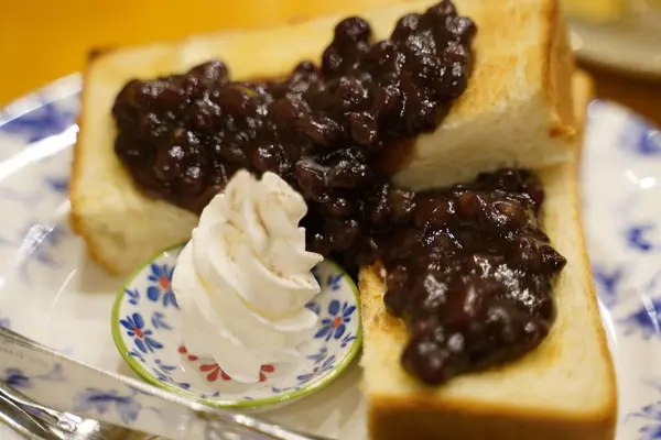 王道外れなし！小倉あんトーストセット