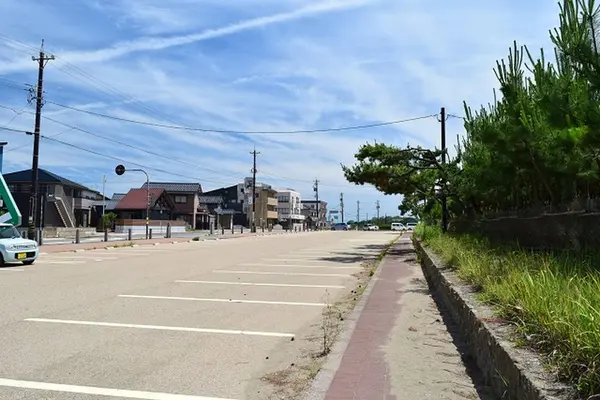 車は海水浴場の駐車場が便利♪