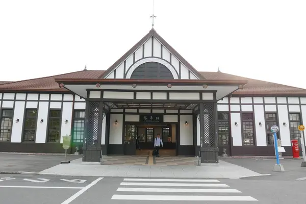 正面の三角屋根が特徴