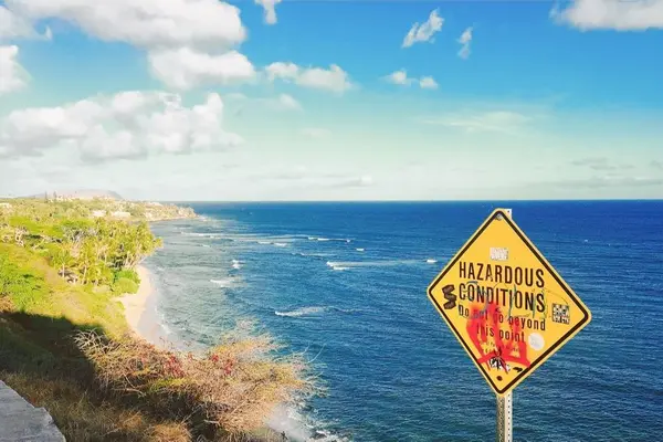 ダイヤモンドヘッド沿い通っているDiamond Head Roadを通れば近くまで行けます