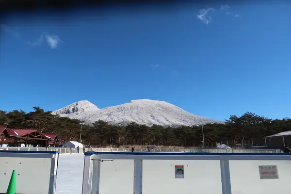 えびの高原野外アイススケート場から見える景色