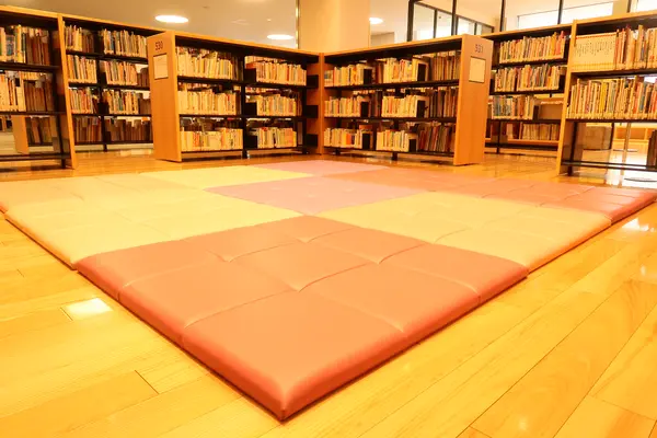 ごろんと寝転びながら読書
