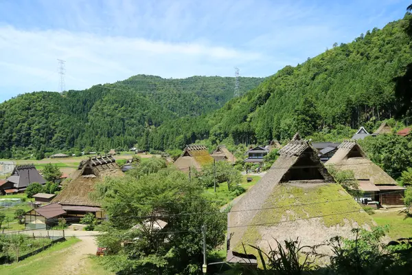 かやぶきの里を見下ろす、鎌倉神社