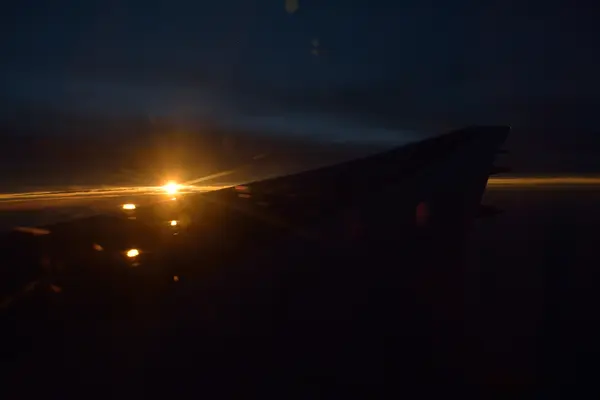 飛行機は窓際派