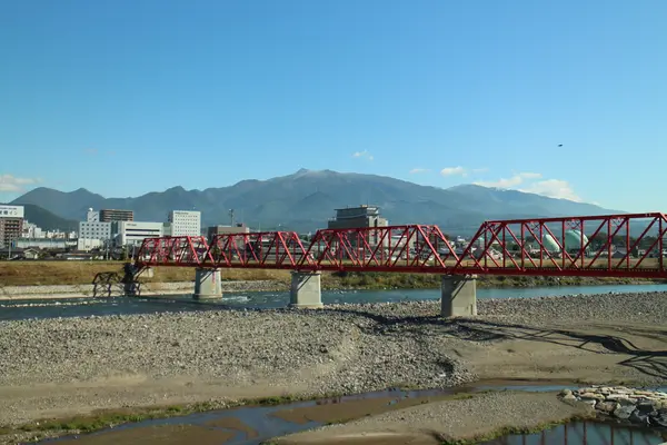 千曲川に架かるシンボル!