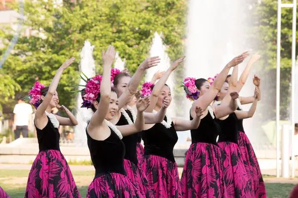 フラダンスも参加します