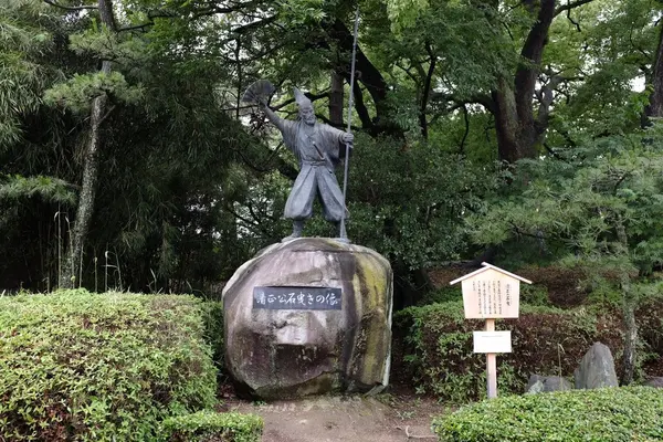 清正公石曳きの像