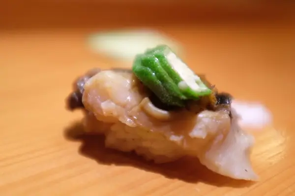 さざえオクラのせ