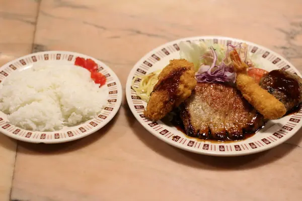 名物の「美松ランチ」