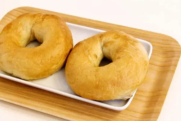 シンボルパン：自家製白玉が入った白玉マロンベーグル