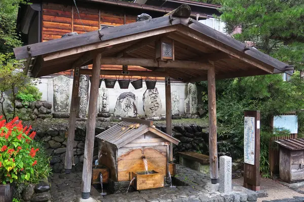 街道のあつこちにある水場