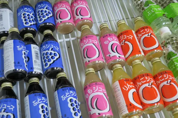 売店で見つけた100％ジュース