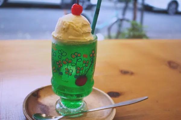 昔ながらクリームソーダ