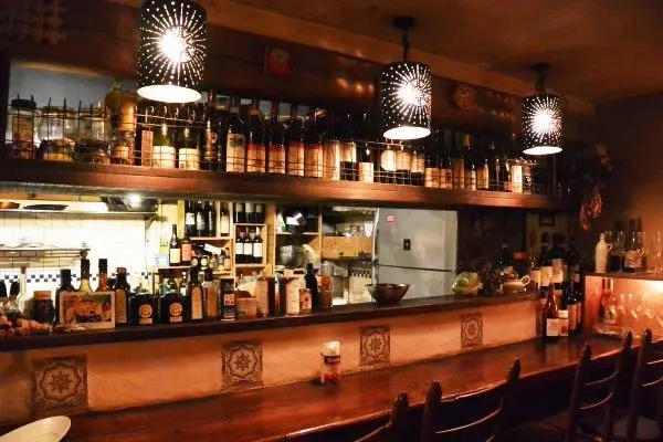 シェフのセンスあふれる店内