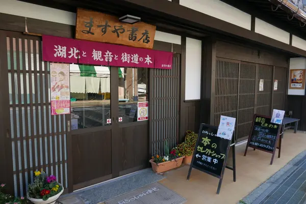 本屋さんでさえこの通り