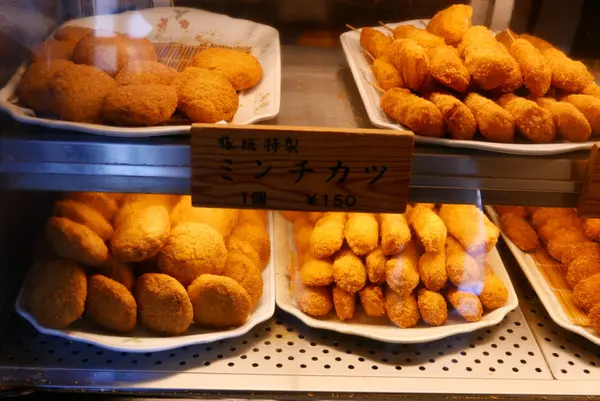 左がミンチカツ右が串かつ