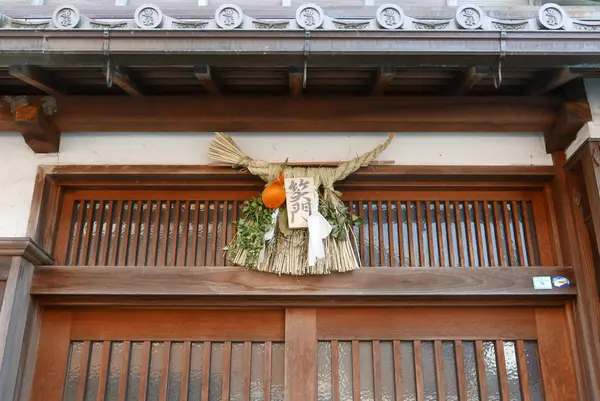 年中締めるしめ縄