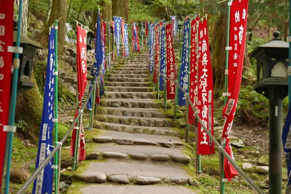 ひたすら石段ですね