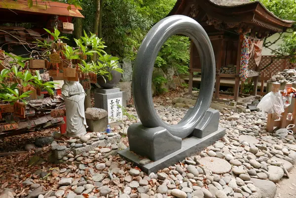 とにかく石だらけ