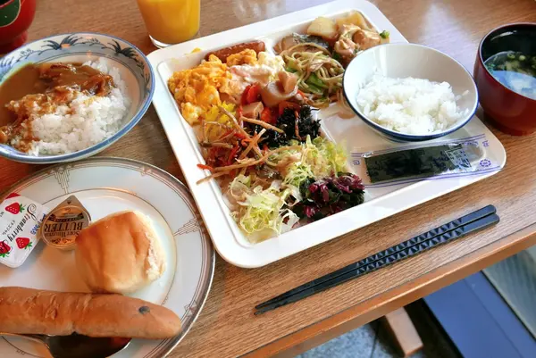 朝食バイキングです
