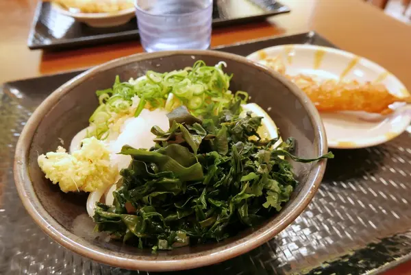 うどんは「小」で充分