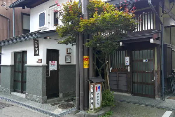 よく見たらトイレです