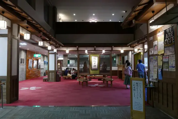 落ち着いたロビー