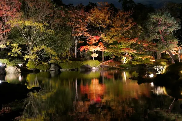 逆さ紅葉ではありませんが