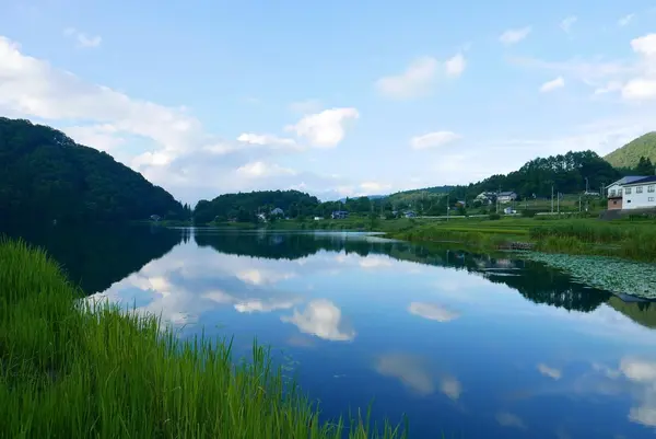 湖面がまるで鏡のよう