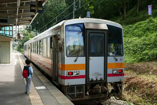 次に乗る列車は糸魚川行き