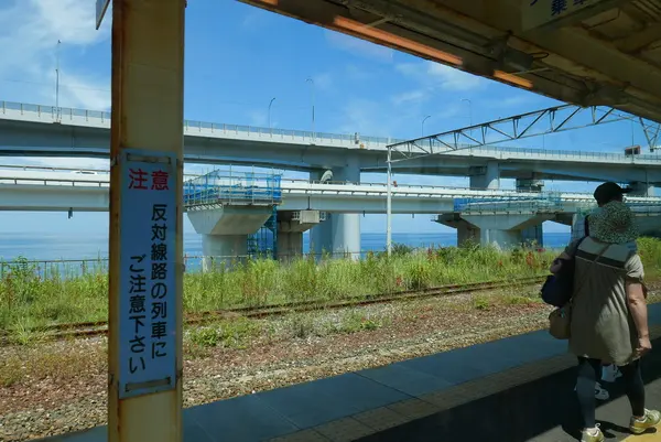 親不知はトンネルの中