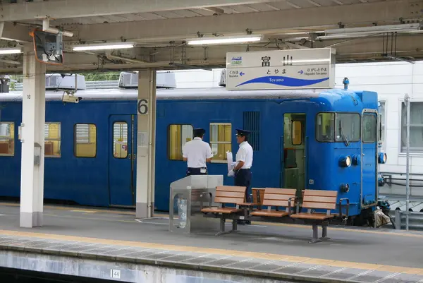移動中にレトロ車両発見