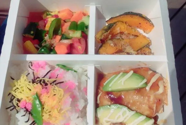 さっきのお弁当を広げて💓