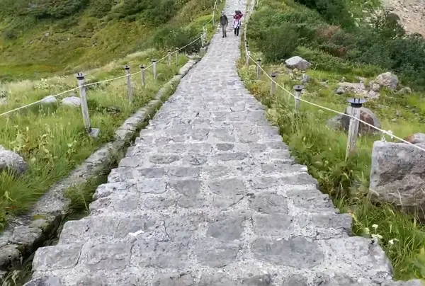 階段をのぼったりおりたり