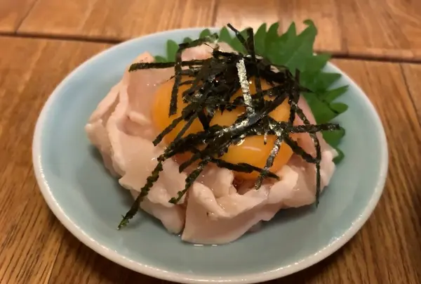 鹿児島産鶏ユッケ 590円