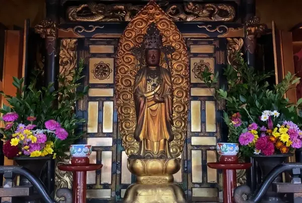 本堂内