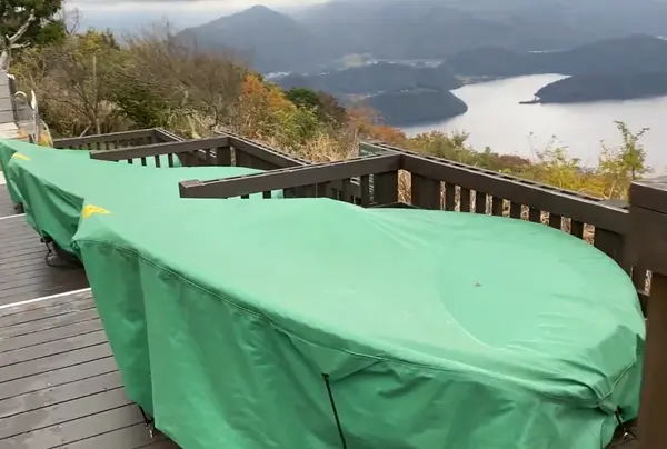 晴れの日は横になれるソファがあるんだけど今日はお休みでした😭