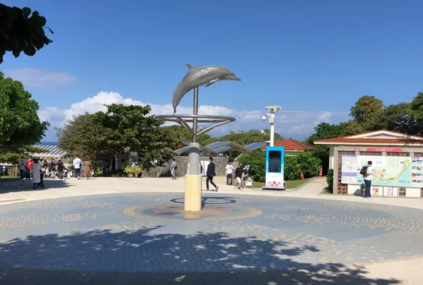 イルカのモニュメント🐬