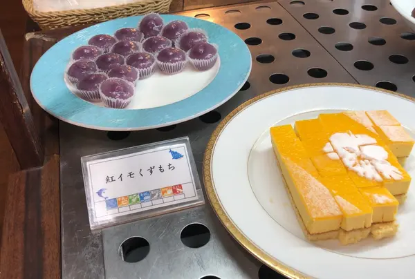 朝食はバイキング形式