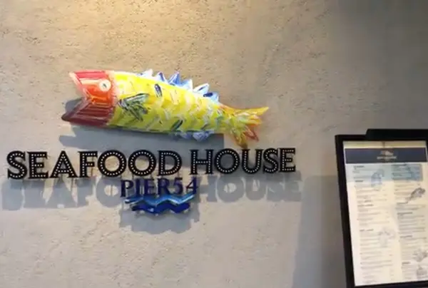 可愛い看板が目印🐠