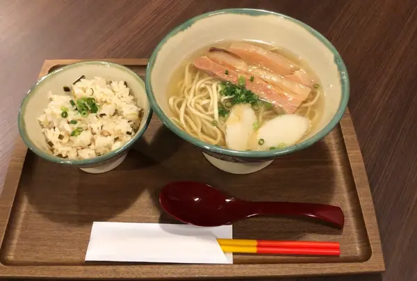 朝そば(130g) 900円・じゅーしー(小:150g) 250円