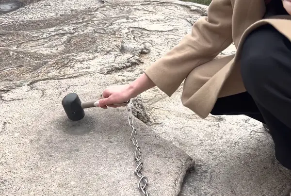 ハンマーで叩く🪨