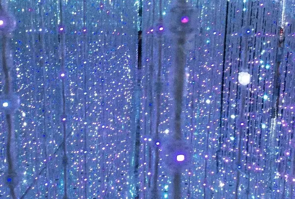 キラキラ。