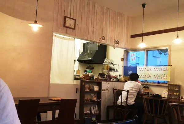 静かで落ち着ける店内
