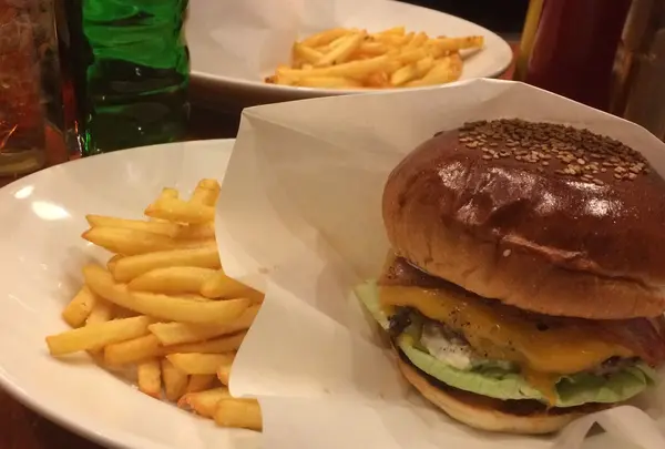 こだわりハンバーガーとポテト🌟