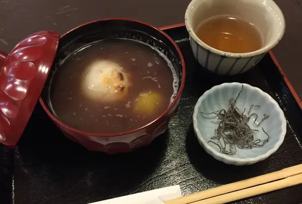 つきたてのお餅が売り
