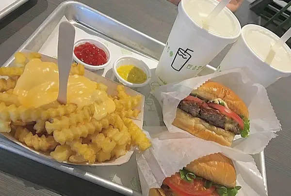 シェイクシャック アトレ 恵比寿店 （SHAKE SHACK） の写真・動画_image_113212