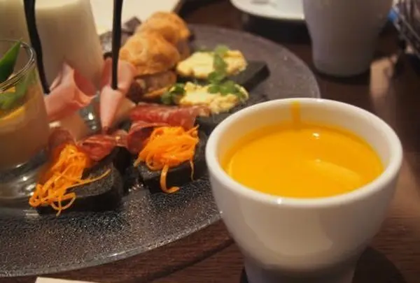 Mercedes-Benz Connection / UPSTAIRSの写真・動画_image_118801