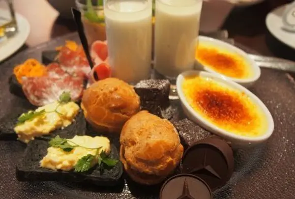 Mercedes-Benz Connection / UPSTAIRSの写真・動画_image_118803