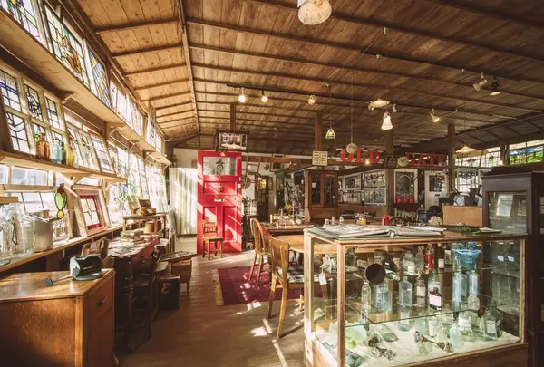 TOMMY'S ANTIQUES&STAINDGLASS